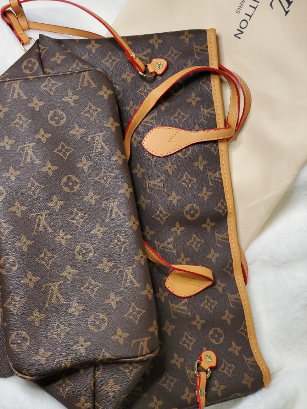 New Fashion* Bag Brown Monogram Canvas Tote with Tan Trim and Pouch - Picture 9 of 13